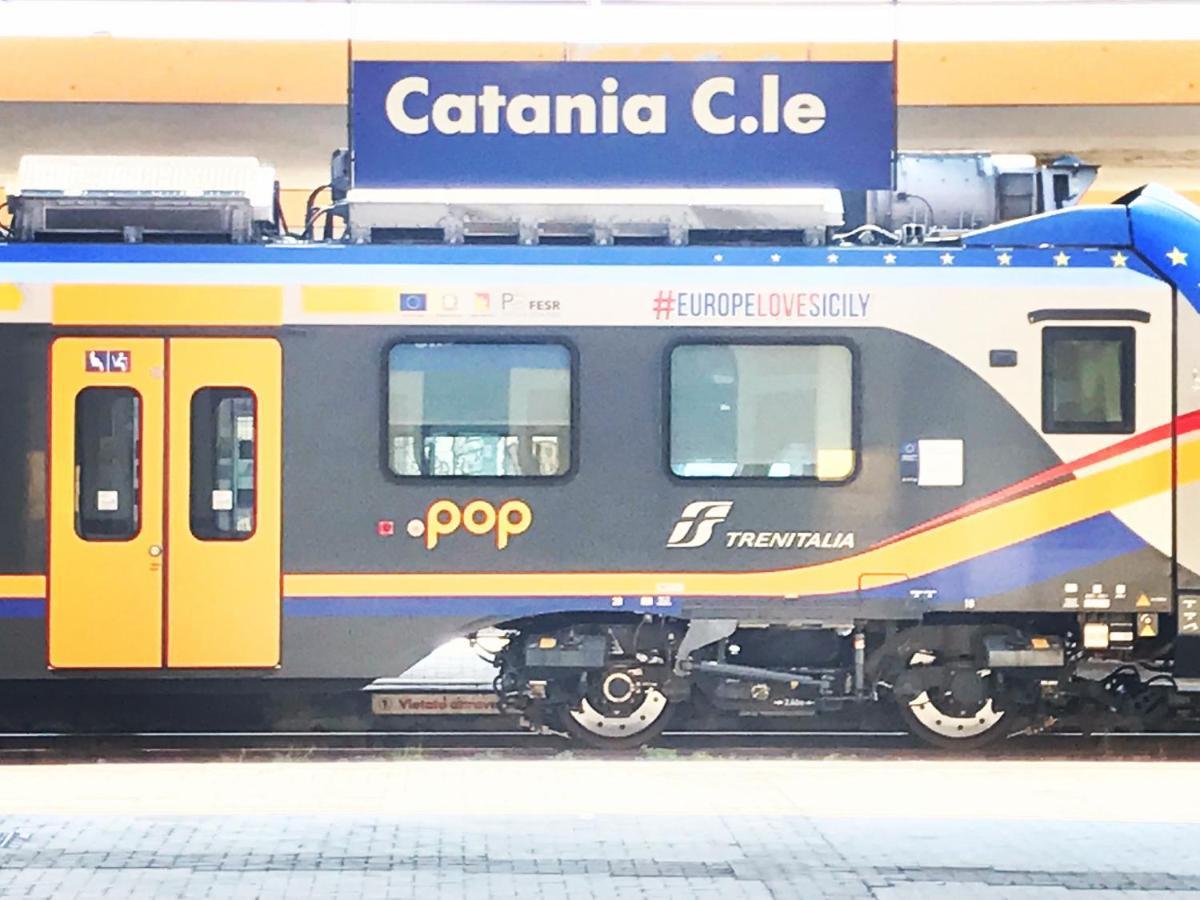 Binario 8 Catania Stazione Centrale エクステリア 写真