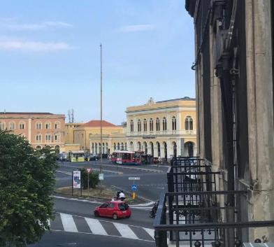 Binario 8 Catania Stazione Centrale エクステリア 写真