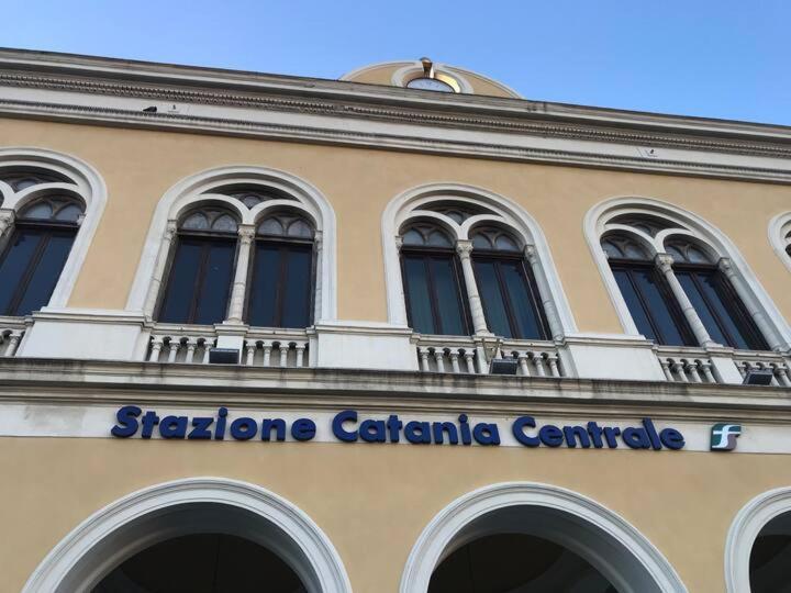 Binario 8 Catania Stazione Centrale エクステリア 写真